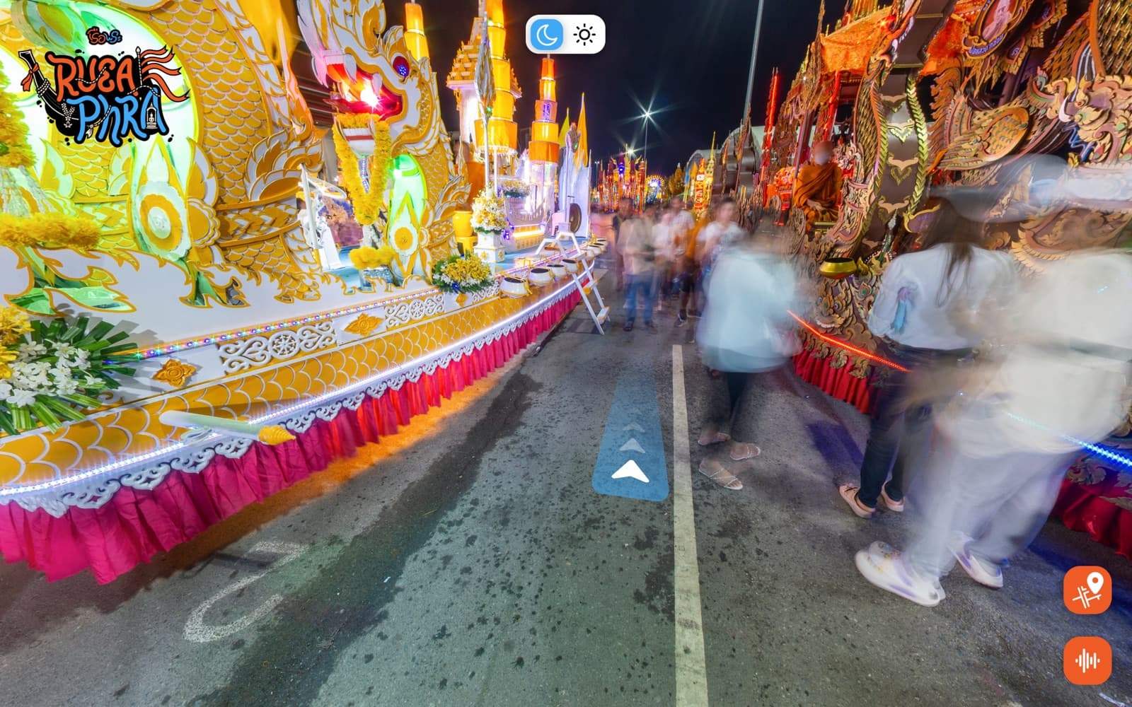 บรรยากาศงานตอนกลางคืน ไฟประดับเรือพระ